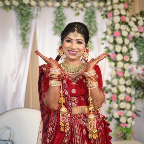 লাল কাতান কনের শাড়ি