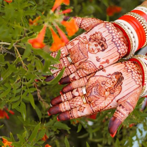 মেহেদি আর্টিস্ট বুকিং